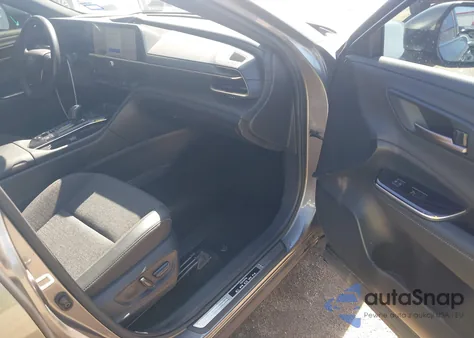 2024 Toyota Crown Xle z USA, uszkodzony, nr VIN JTDAAAAF4R3028681